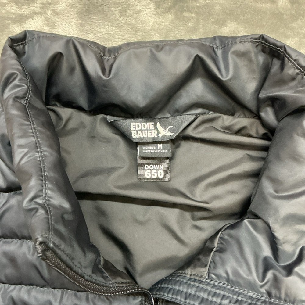 Eddie Bauer  650 Down Vest Women’s Medium black puffer outdoor hiking casual - Picture 2 of 12
